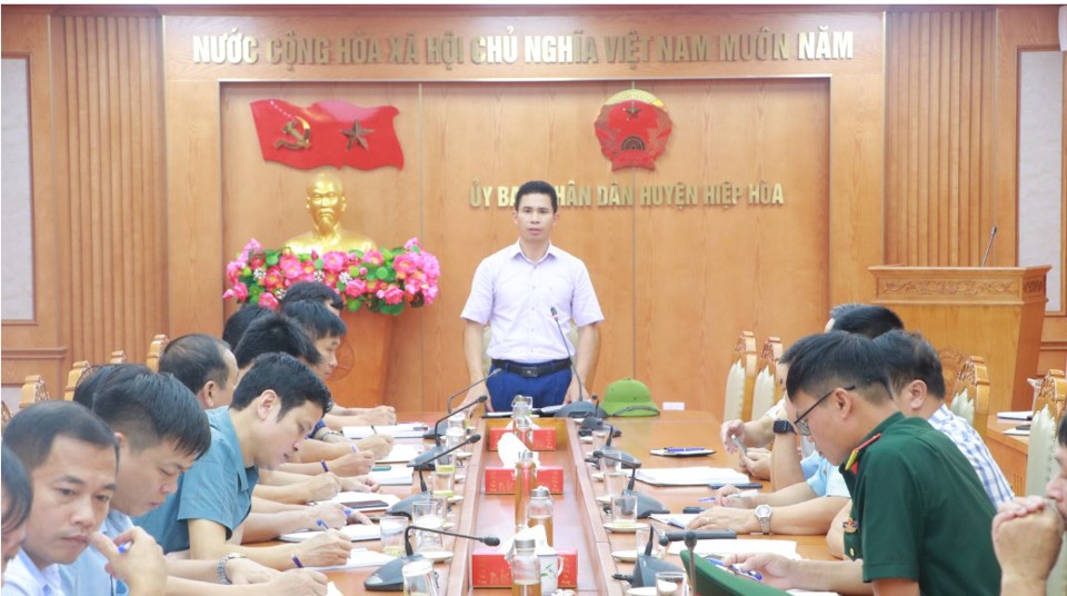 Quang cảnh cuộc họp.