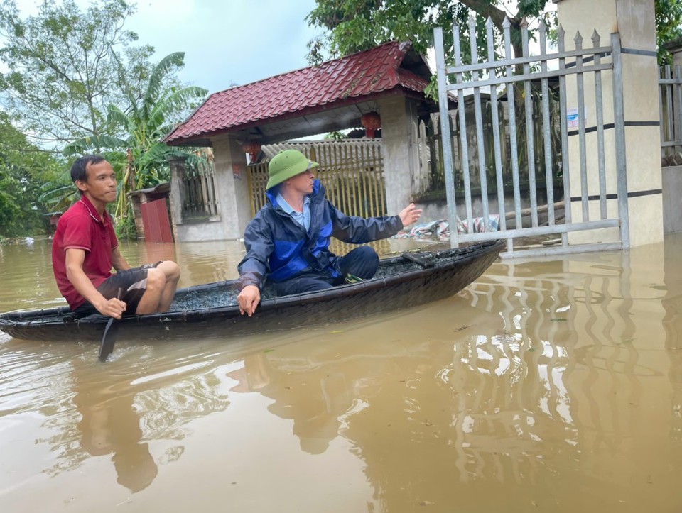 Đồng ch&iacute; Nguyễn Xu&acirc;n Thảo, Ph&oacute; Chủ tịch UBND huyện Hiệp Ho&agrave; kiểm tra t&igrave;nh h&igrave;nh tại Đồng T&acirc;n.