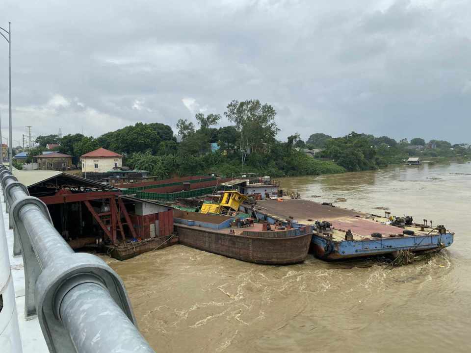 Nước s&ocirc;ng Hồng d&acirc;ng cao. Ảnh: Nguy&ecirc;n Dương