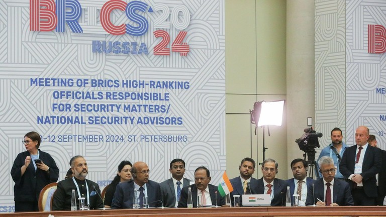 Cố vấn An ninh Quốc gia Ajit Doval v&agrave; ph&aacute;i đo&agrave;n Ấn Độ trong cuộc họp BRICS tại Saint Petersburg, Nga, v&agrave;o ng&agrave;y 11/9/2024. Ảnh: RT