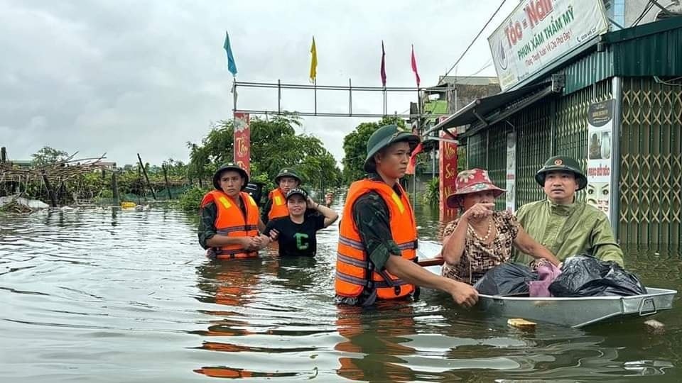 Mực nước d&acirc;ng cao tại x&atilde; Thanh Nghị, huyện Thanh Li&ecirc;m.