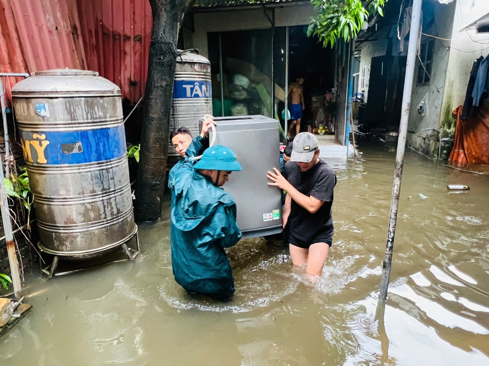 Quận Nam Từ Liêm: nhiều điểm ngập, sẵn sàng phương án sơ tán dân - Ảnh 1