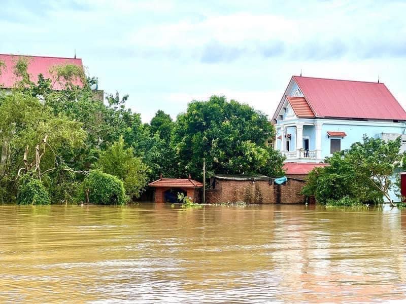 Một khu d&acirc;n cư ven s&ocirc;ng C&agrave; Lồ tại x&atilde; Việt Long (huyện S&oacute;c Sơn) bị ngập.