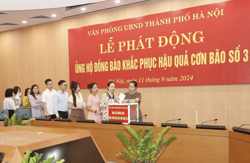 Văn phòng UBND TP Hà Nội phát động ủng hộ đồng bào khắc phục hậu quả cơn bão số 3 - Ảnh 1