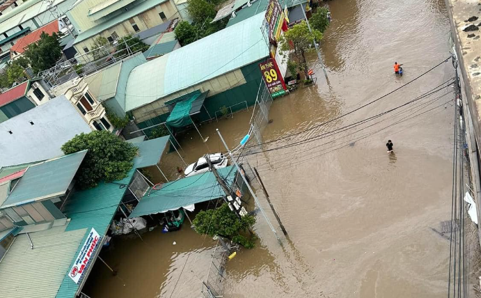 Đường 427 (71 cũ), huyện Thường T&iacute;n ngập s&acirc;u cấm phương tiện đi lại từ&nbsp;09h00&rsquo; ng&agrave;y 11/09.