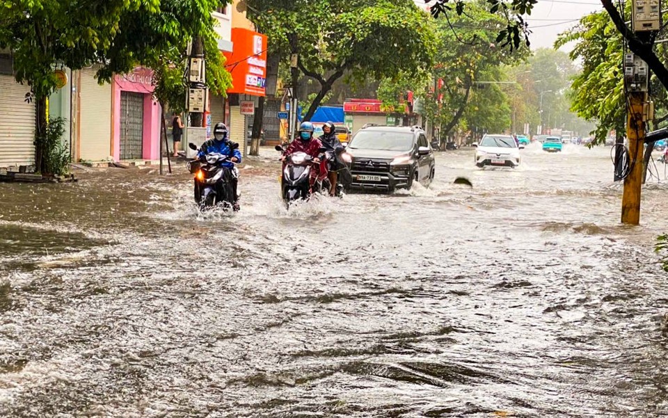 Trong s&aacute;ng c&ugrave;ng ng&agrave;y, tr&ecirc;n địa b&agrave;n TP Bắc Ninh c&oacute; mưa g&acirc;y ngập &uacute;ng cục bộ một số nơi.