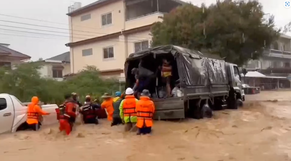 Xe tải cứu hộ tại Chiang Rai, Th&aacute;i Lan. Ảnh:&nbsp;REUTERS