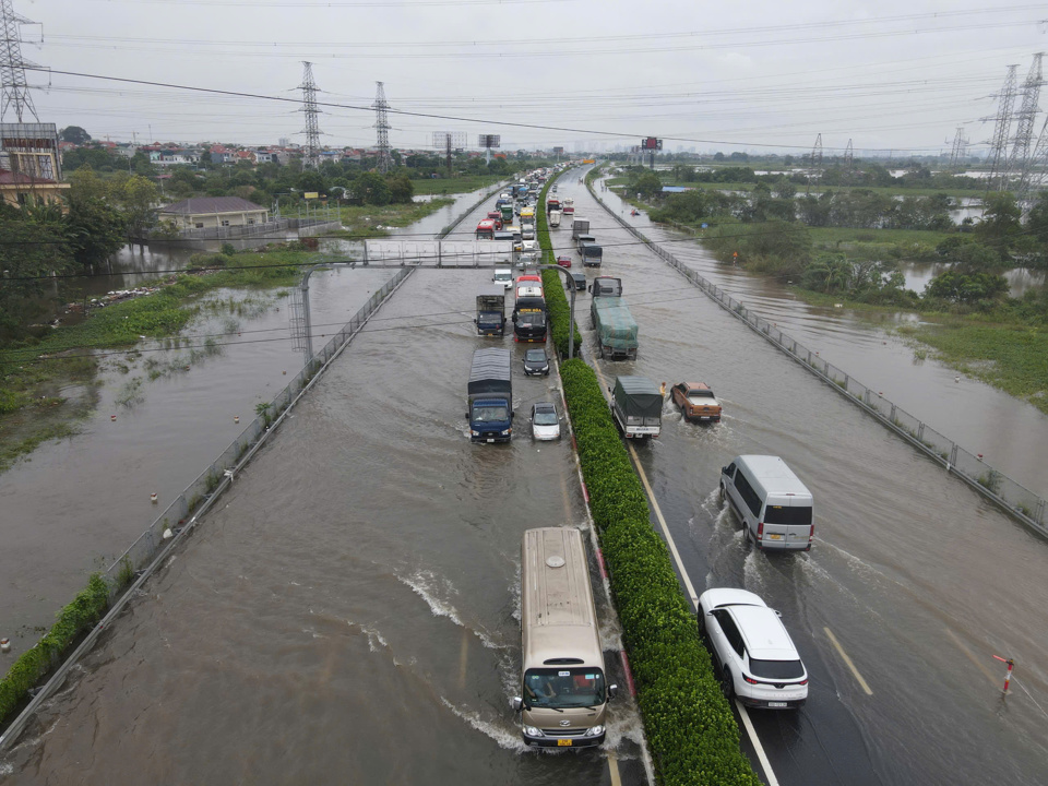 Cao tốc Ph&aacute;p V&acirc;n - Cầu Giẽ, phương tiện di chuyển kh&oacute; khăn.