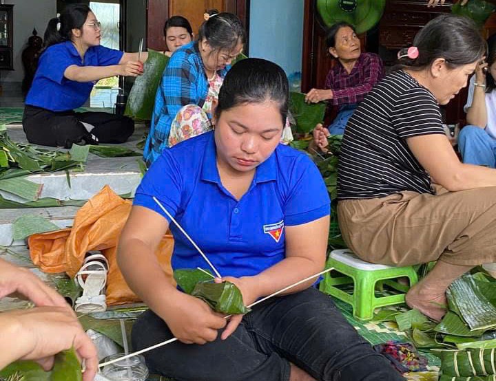 B&aacute;nh t&eacute;t sau khi nấu ch&iacute;n sẽ được h&uacute;t ch&acirc;n kh&ocirc;ng để hạn chế t&igrave;nh trạng sớm bị hư hỏng trong qu&aacute; tr&igrave;nh vận chuyển.