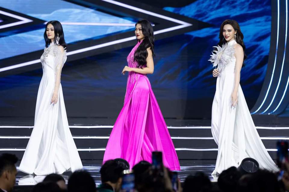 16 th&iacute; sinh tr&igrave;nh diễn &aacute;o d&agrave;i tại đ&ecirc;m chung kết Miss Universe VietNam 2024. Ảnh: BTC