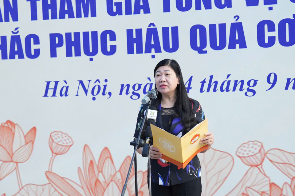 Chủ tịch Ủy ban Mặt trận Tổ quốc Việt Nam TP H&agrave; Nội Nguyễn Thị Lan Hương ph&aacute;t biểu tại Lễ ph&aacute;t động