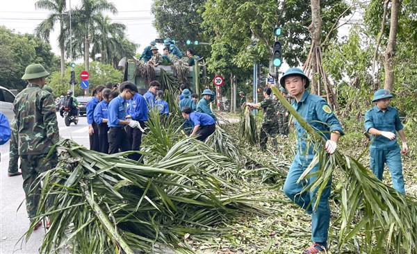 Huyện Gia Lâm: tổng vệ sinh môi trường sau bão số 3 - Ảnh 2