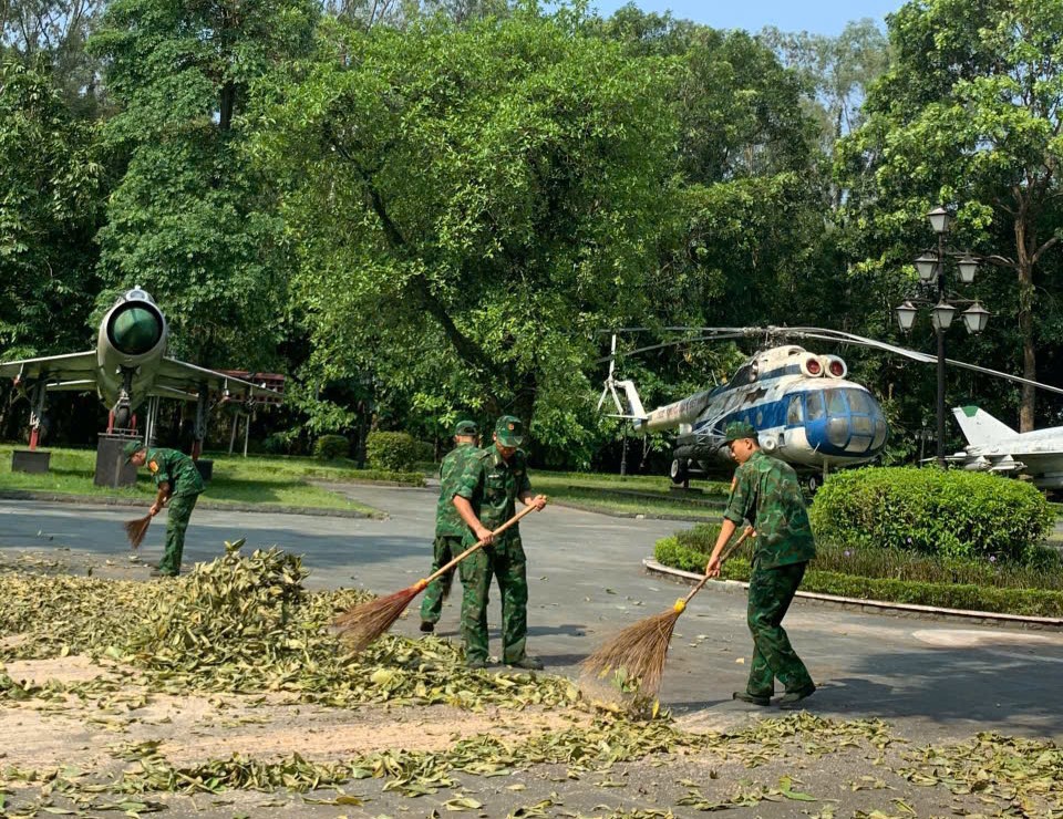 Kh&ocirc;ng gian Th&agrave;nh cổ Sơn T&acirc;y cũng được qu&eacute;t dọn sạch sẽ.