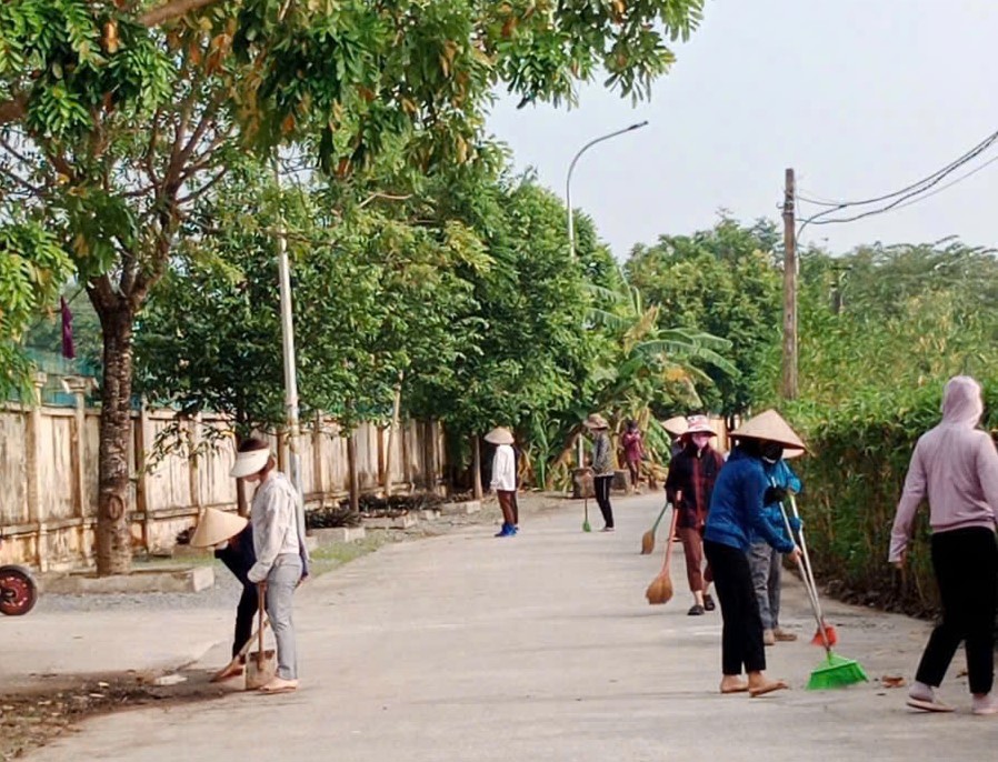 C&ocirc;ng tác v&ecirc;̣ sinh m&ocirc;i trường được Nh&acirc;n d&acirc;n các địa phương ti&ecirc;́n hành nhi&ecirc;̣t tình, kh&acirc;̉n trương. Ảnh: V. Bi&ecirc;n &nbsp;