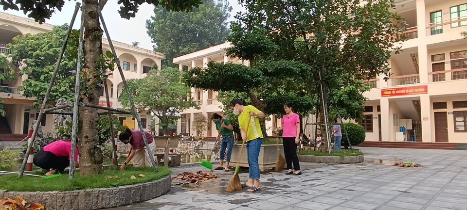 100% cơ quan, đơn vị, trường học tr&ecirc;n địa b&agrave;n huyện &nbsp;Quốc Oai hưởng ứng lễ ph&aacute;t động vệ sinh m&ocirc;i trường khắc phục hậu quả b&atilde;o số 3.