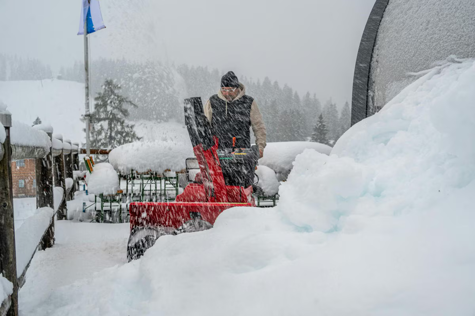 &Aacute;p thấp Boris cũng khiến tuyết rơi nhiều bất thường ở số khu vực của tr&ecirc;n d&atilde;y Alps ở &Aacute;o. Ảnh: Getty