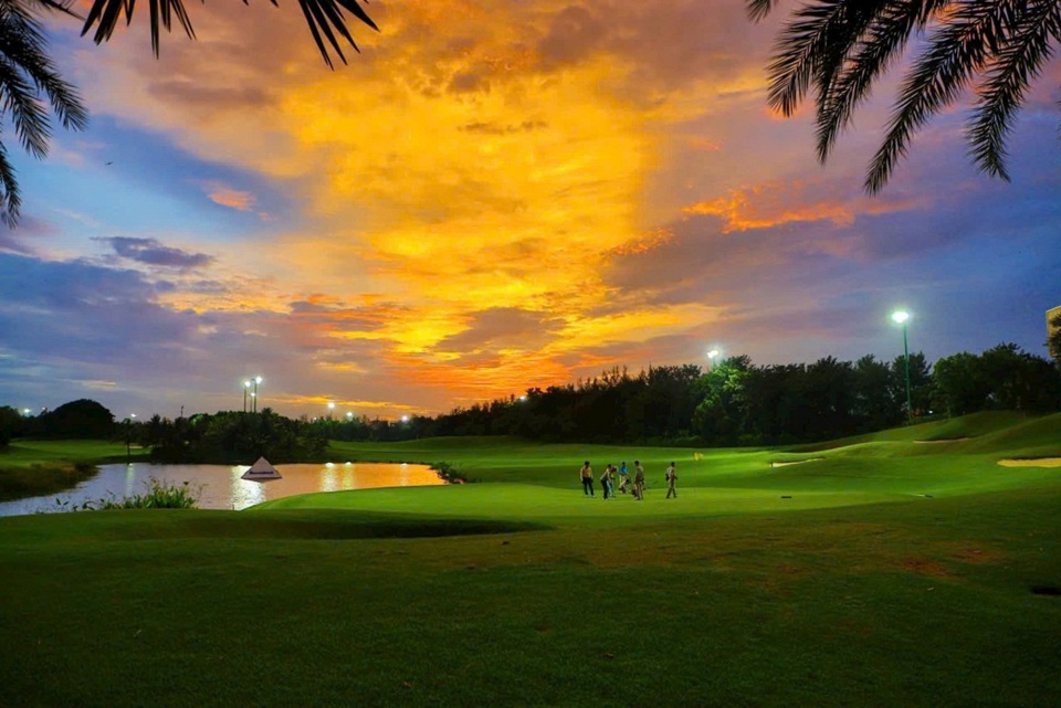 M&ugrave;a thu s&acirc;n golf T&acirc;n Sơn Nhất thật l&atilde;ng mạn, đ&atilde; sẵn s&agrave;ng cho cuộc tranh t&agrave;i hấp dẫn tại Giải golf b&aacute;o Kinh tế v&agrave; Đ&ocirc; thị lần 3 năm 2024.&nbsp;