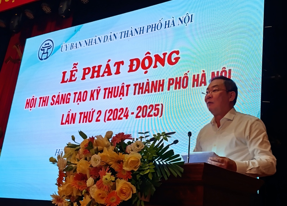 Ph&oacute; Chủ tịch Thường trực UBND TP L&ecirc; Hồng Sơn ph&aacute;t biểu tại lễ ph&aacute;t động.