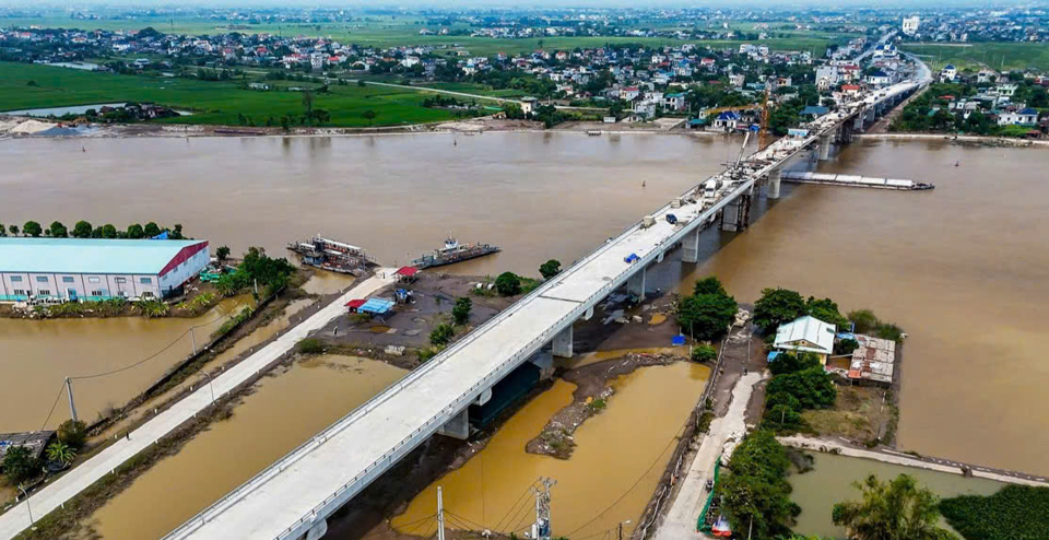 Cầu Đống Cao bắc qua s&ocirc;ng Đ&agrave;o