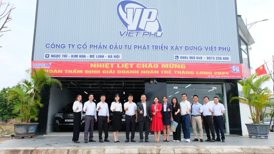 Đo&agrave;n thẩm định số 2 của HanoiBA l&agrave;m việc tại C&ocirc;ng ty CP đầu tư ph&aacute;t triển x&acirc;y dựng Việt Ph&uacute;.