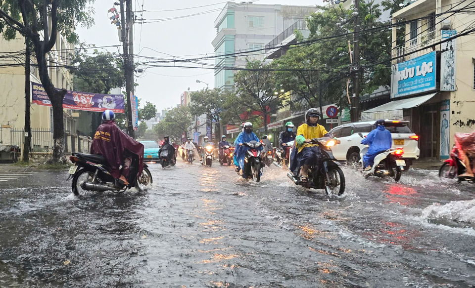 Đường phố Đ&agrave; Nẵng ngập sau mưa lớn ng&agrave;y 18/9.