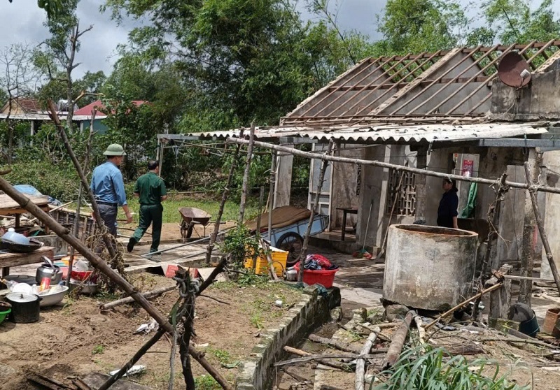 Lốc xo&aacute;y xảy ra tại nhiều v&ugrave;ng ở tỉnh H&agrave; Tĩnh được cho l&agrave; hiện tượng thời tiết cực đoan, dị thường. Do vậy, c&aacute;c cơ quan chuy&ecirc;n m&ocirc;n khuyến c&aacute;o người d&acirc;n cần chủ động theo d&otilde;i diễn biến thời tiết, triển khai c&aacute;c phương &aacute;n ph&ograve;ng ngừa, ứng ph&oacute;, giảm thiểu nguy cơ thiệt hại