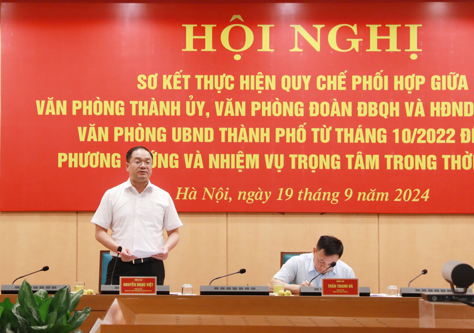 Ch&aacute;nh văn ph&ograve;ng Đo&agrave;n đại biểu Quốc hội &amp; HĐND TP H&agrave; Nội&nbsp;Nguyễn Ngọc Việt ph&aacute;t biểu tại hội nghị.