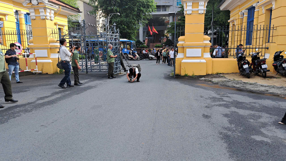 Ph&oacute;ng vi&ecirc;n đang t&aacute;c nghiệp.