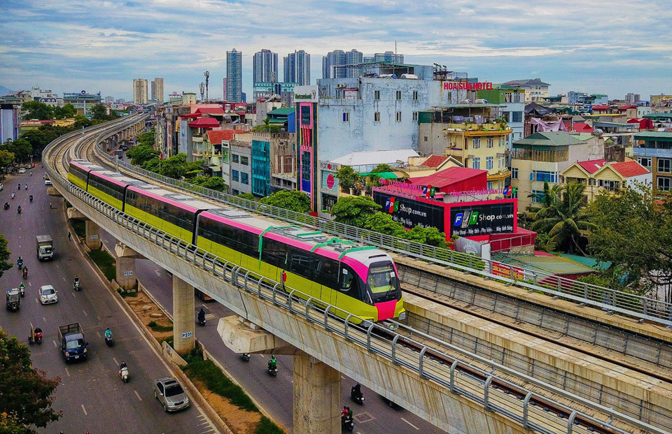 Tổ c&ocirc;ng t&aacute;c gi&uacute;p Thủ tướng Ch&iacute;nh phủ điều phối, chỉ đạo triển khai thực hiện c&aacute;c dự &aacute;n đường sắt đ&ocirc; thị H&agrave; Nội v&agrave; Th&agrave;nh phố Hồ Ch&iacute; Minh đảm bảo tiến độ