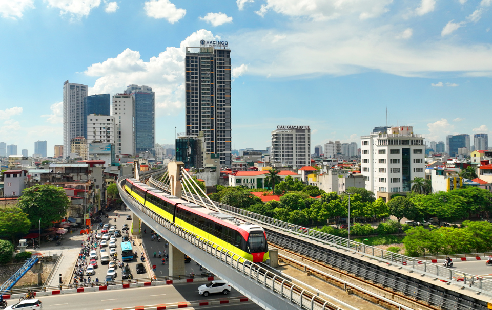 T&agrave;u điện đ&ocirc; thị Nhổn - Ga H&agrave; Nội ch&iacute;nh thức vận h&agrave;nh thương mại đoạn tr&ecirc;n cao. Ảnh: Phạm H&ugrave;ng