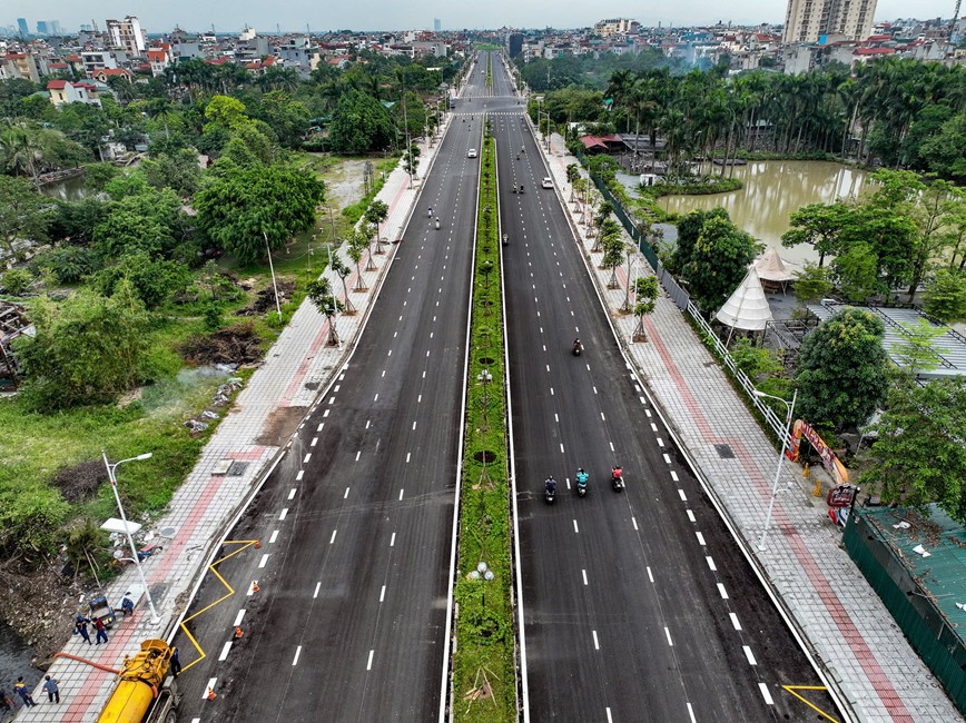 Cận cảnh tuyến đường hơn 1.200 tỷ đồng tại quận Long Biên vừa hoàn thành - Ảnh 1