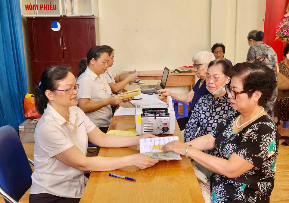 Luật Bảo hiểm x&atilde; hội năm 2024 c&oacute; hiệu lực từ ng&agrave;y 1/7/2025 điều chỉnh thời điểm hưởng lương hưu với nhiều đối tượng. Ảnh minh họa: Internet