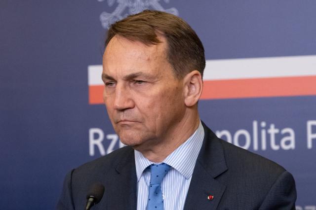 Ngoại trưởng Ba Lan Radoslaw Sikorski. Ảnh: Reuters