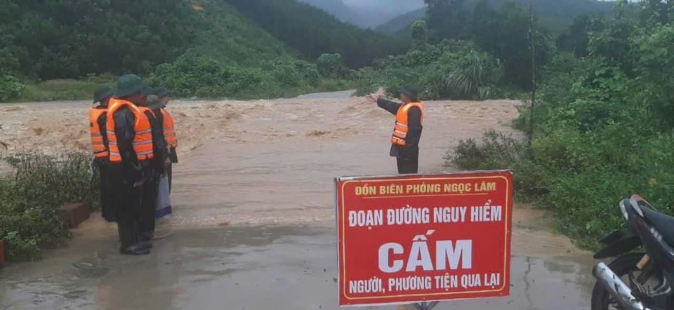 Chủ tịch tỉnh Nghệ An n&ecirc;u rằng xem x&eacute;t tr&aacute;ch nhiệm người đứng đầu c&aacute;c tổ chức, cơ quan, đơn vị lơ l&agrave;, chủ quan trong thực hiện nhiệm vụ ph&ograve;ng, chống thi&ecirc;n tai, mưa, lũ.