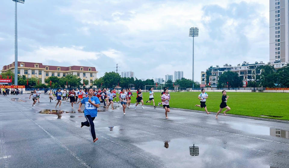 320 vận động viên tham gia giải chạy Báo Hànộimới huyện Thanh Trì năm 2024 - Ảnh 1