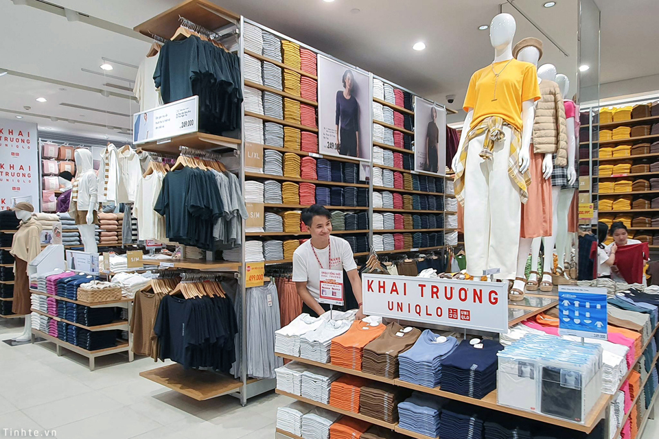 Cửa h&agrave;ng thời trang Uniqlo tại Vincom Phạm Ngọc Thạch (H&agrave; Nội). Ảnh: Ho&agrave;i Nam