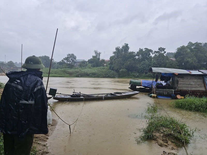 V&ugrave;ng hạ du s&ocirc;ng Ng&agrave;n Phố người d&acirc;n đang chủ động ứng ph&oacute; với mưa lũ, nhất l&agrave; đảm bảo an to&agrave;n nu&ocirc;i trồng thủy sản