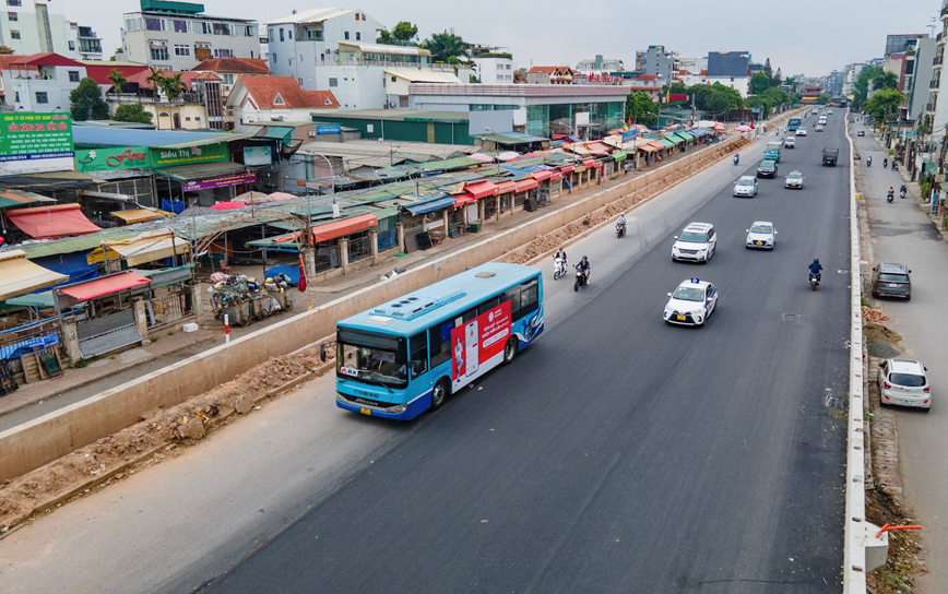 Tổ chức lại giao thông trên tuyến đường Âu Cơ - Ảnh 1