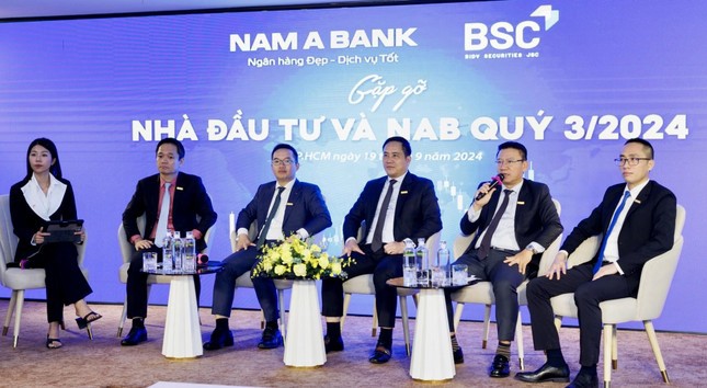 Nam A Bank gặp gỡ nhà đầu tư, sẵn sàng bứt phá những tháng cuối năm - Ảnh 1