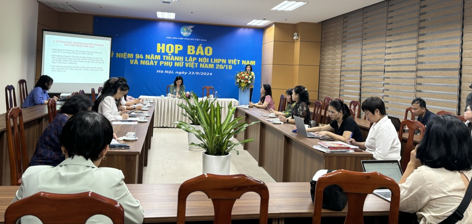 Quang cảnh buổi họp b&aacute;o chiều 23/9