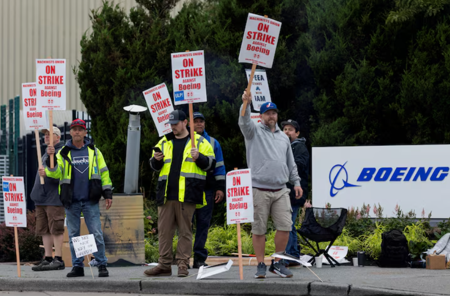 Nh&acirc;n sự biểu t&igrave;nh đ&igrave;nh c&ocirc;ng tại trụ sở Boeing ở Renton, Washington. Ảnh:&nbsp;Matt Mills McKnight