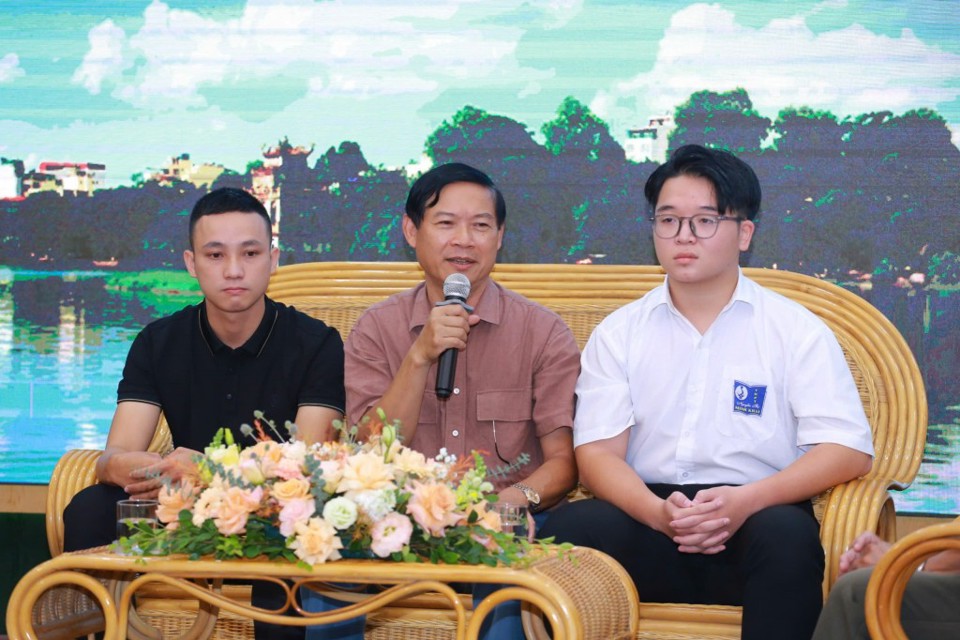 Nguy&ecirc;n Ph&oacute; Trưởng ban Thường trực Ban Tuy&ecirc;n gi&aacute;o Th&agrave;nh ủy H&agrave; Nội Phạm Thanh Học chia sẻ tại tọa đ&agrave;m