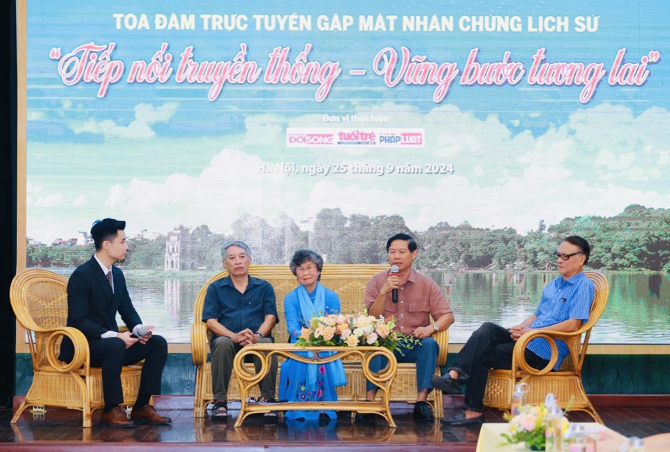 Quang cảnh tọa đ&agrave;m, giao lưu gặp mặt nh&acirc;n chứng lịch sử &ldquo;Tiếp nối truyền thống - Vững bước tương lai&rdquo;