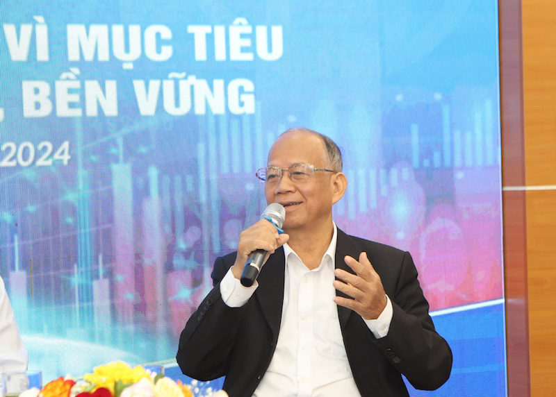 TS Nguyễn Minh Phong ph&aacute;t biểu tại Toạ đ&agrave;m.