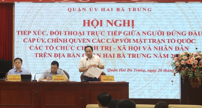 Ph&oacute; B&iacute; thư Thường trực Quận ủy Hai B&agrave; Trưng Trần Quyết Thắng trả lời &yacute; kiến của người d&acirc;n