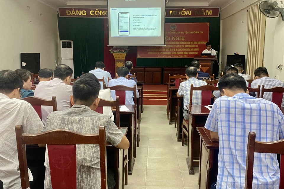 Huyện Thường T&iacute;n triển khai c&agrave;i&nbsp;đặt&nbsp;ứng dụng iHanoi cho Nh&acirc;n d&acirc;n tr&ecirc;n địa b&agrave;n&nbsp;