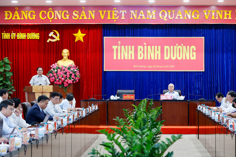 Thủ tướng y&ecirc;u cầu B&igrave;nh Dương ph&aacute;t triển bứt ph&aacute;, tăng tốc mạnh mẽ hơn nữa tr&ecirc;n tất cả c&aacute;c lĩnh vực.