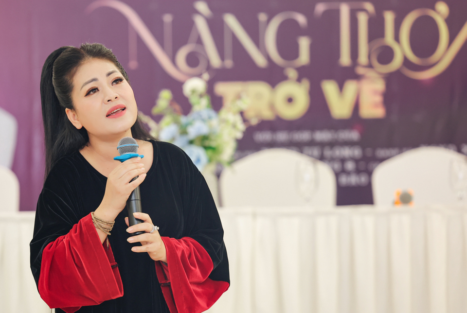 Ca sỹ Anh Thơ l&agrave;m liveshow tri &acirc;n qu&ecirc; hương Thanh Ho&aacute;