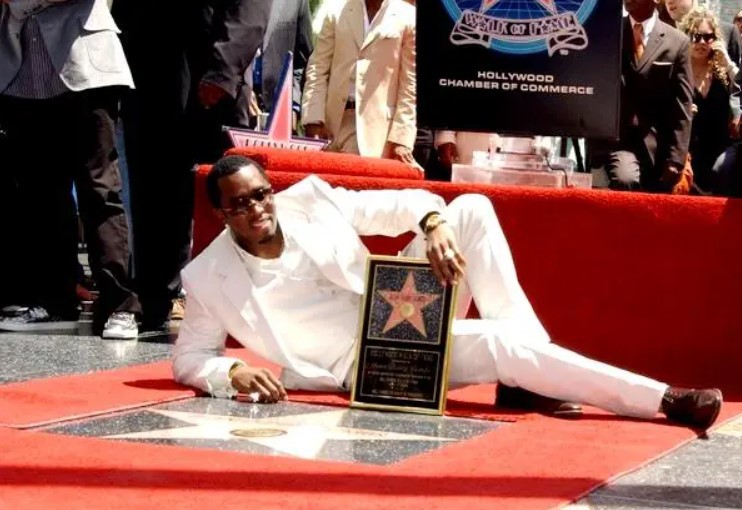 Diddy được ghi danh tr&ecirc;n Đại lộ Danh vọng của Hollywood. Ảnh: Mystreetzmag