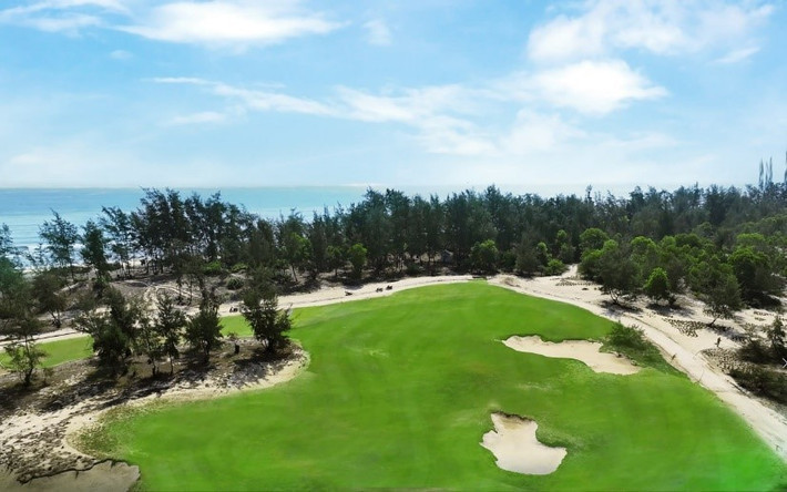 Hố 10 s&acirc;n g&ocirc;n Golden Sands Golf Resort